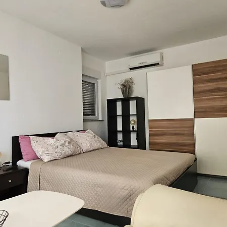 Apartament Maja *